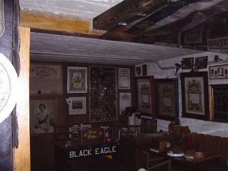 lodgeroom.jpg